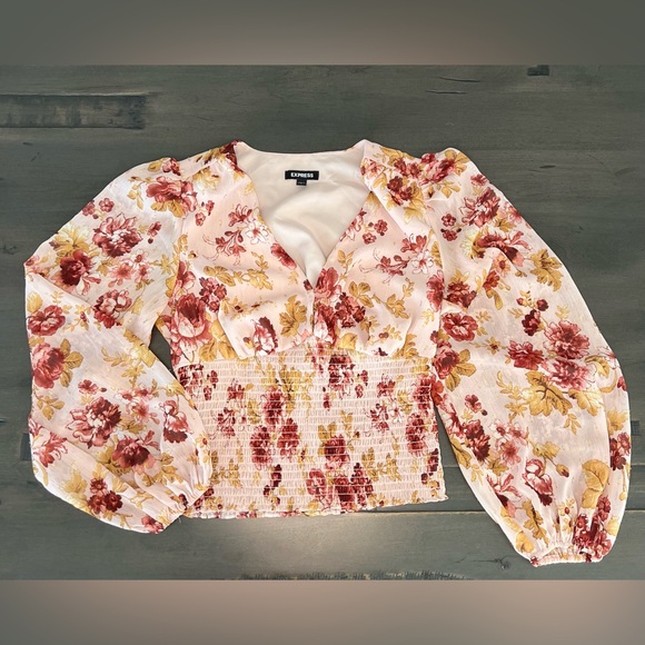 Express Floral Print Puff Sleeve Top and Cropped Bodycon Set - Picture 2 of 16